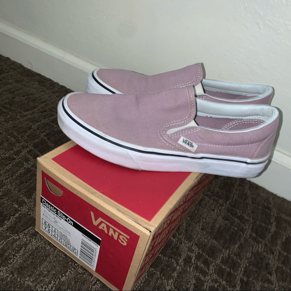 “OFF THE WALL” Classic Slip-on Vans